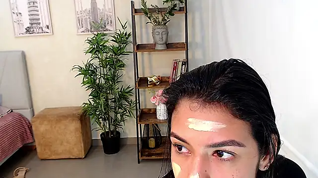 Sassy--Girl online show from 14, 2, 2025