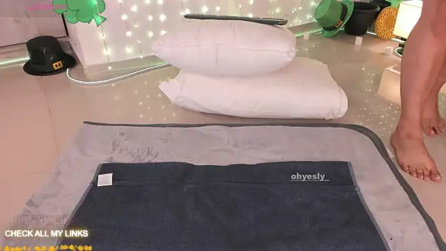 Snapshot of ohyesly_ chatting on 2, 3, 2026 ohyesly online show from 2, 3, 2026