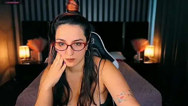Daphne Moss online show from 24, 7, 2026