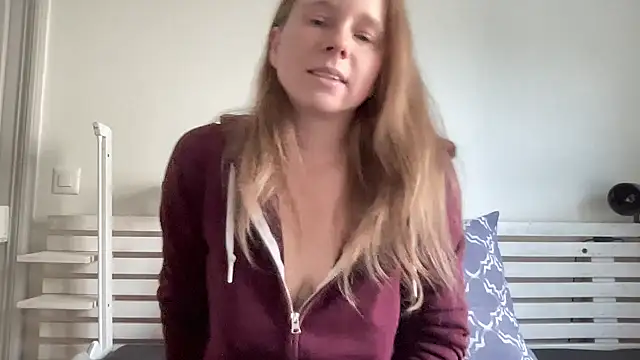 SweetLucy96 online show from 24, 12, 2024