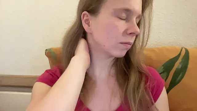 SweetLucy96 online show from 5, 3, 2025