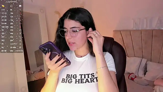 Snapshot of _Niah_ chatting on 9, 2, 2025 Niah online show from 9, 2, 2025