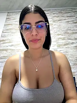 Snapshot of _Niah_ chatting on 10, 10, 2025 Niah online show from 10, 10, 2025