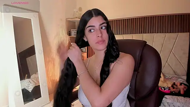 Snapshot of _Niah_ chatting on 13, 10, 2025 Niah online show from 13, 10, 2025