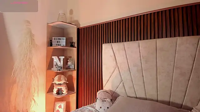 Snapshot of _Niah_ chatting on 16, 10, 2025 Niah online show from 16, 10, 2025