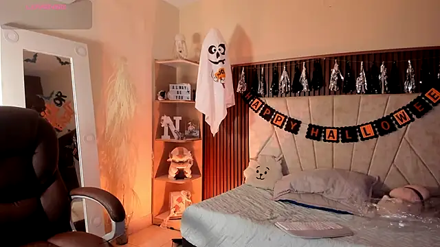 Snapshot of _Niah_ chatting on 31, 10, 2025 Niah online show from 31, 10, 2025