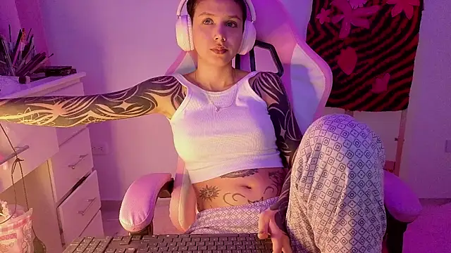 goddess vee  online show from 17, 4, 2026