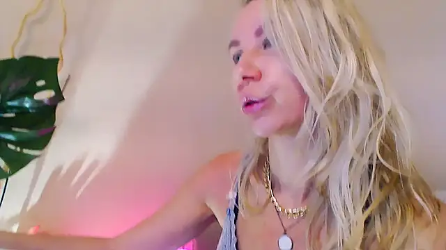 Snapshot of OLIVIA_CANDY chatting on 1, 6, 2026 OLIVIA CANDY online show from 1, 6, 2026