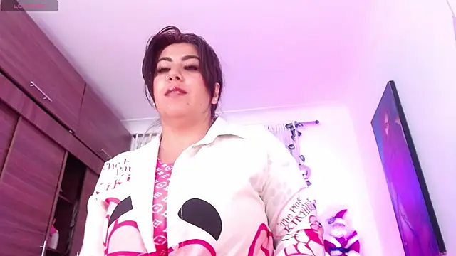 Snapshot of gatuwildhott chatting on 27, 12, 2024 gatuwildhott online show from 27, 12, 2024