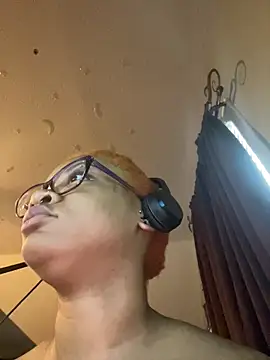 nickytheehawtie online show from 10, 3, 2026