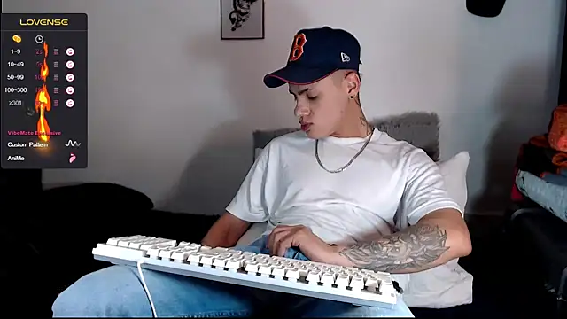 Snapshot of danilohot_19 chatting on 20, 12, 2024 danilohot 19 online show from 20, 12, 2024