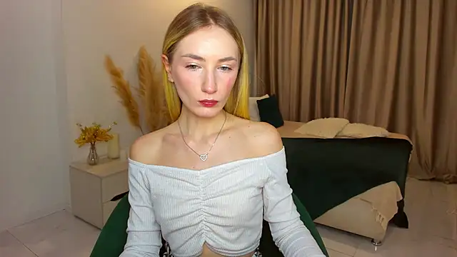 Snapshot of bella__rose chatting on 8, 2, 2025 bella rose online show from 8, 2, 2025