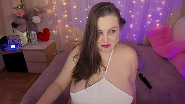 AdellaDulce online show from 7, 3, 2025