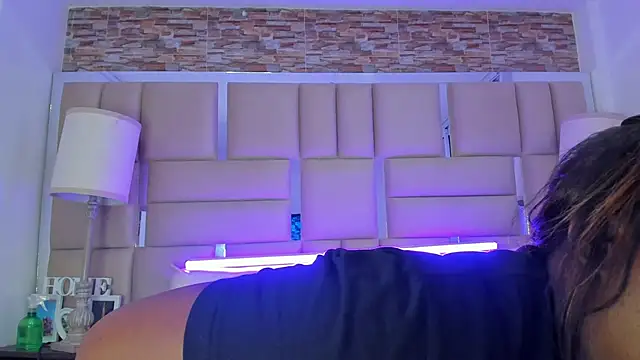 ShaniaBrownn online show from 10, 10, 2025