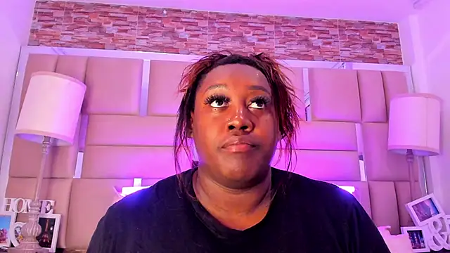 ShaniaBrownn online show from 21, 10, 2025