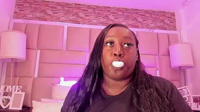 ShaniaBrownn online show from 5, 2, 2026