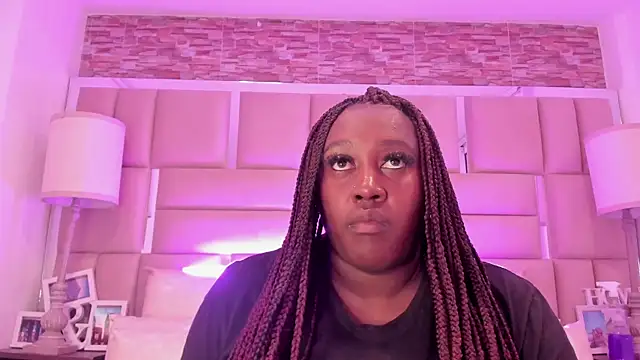 ShaniaBrownn online show from 13, 5, 2026