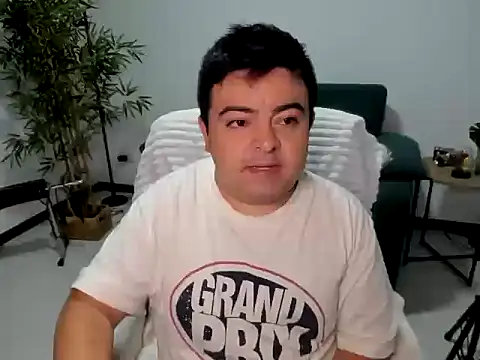 Snapshot of naughty_bear chatting on 28, 9, 2025 naughty bear online show from 28, 9, 2025