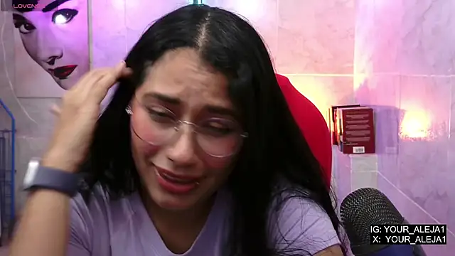 Snapshot of LauraRuiz1 chatting on 15, 5, 2026 LauraRuiz1 online show from 15, 5, 2026