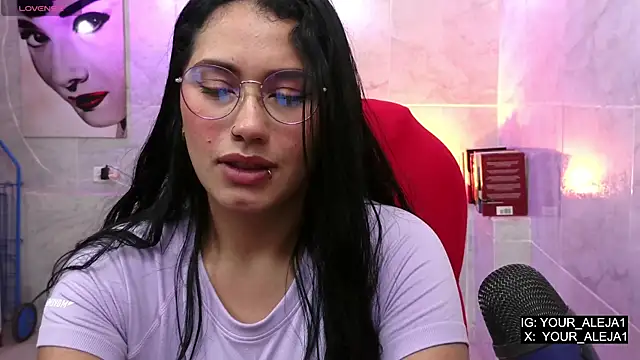 Snapshot of LauraRuiz1 chatting on 15, 5, 2026 LauraRuiz1 online show from 15, 5, 2026