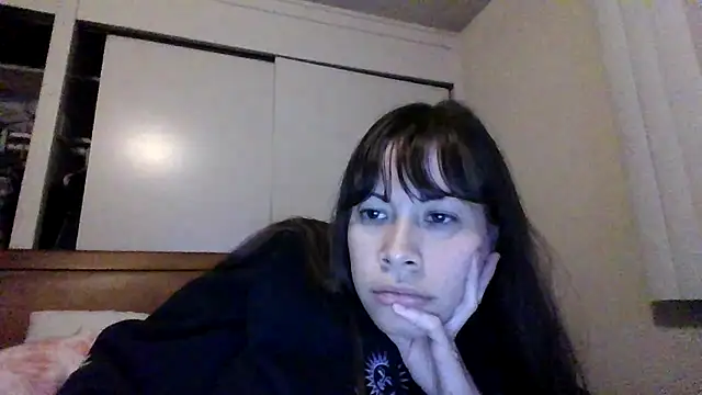 Snapshot of petitedoll29 chatting on 19, 12, 2024 petitedoll29 online show from 19, 12, 2024