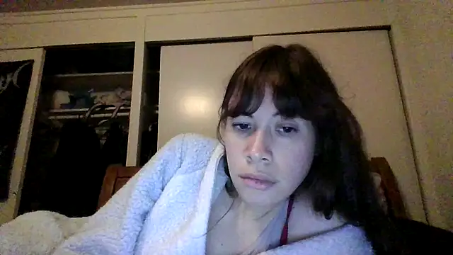 Snapshot of petitedoll29 chatting on 29, 12, 2024 petitedoll29 online show from 29, 12, 2024