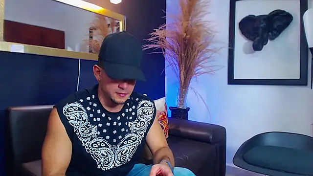 Snapshot of Markboyl chatting on 14, 10, 2025 Markboyl online show from 14, 10, 2025