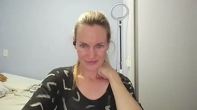 Annylove1 online show from 9, 2, 2026