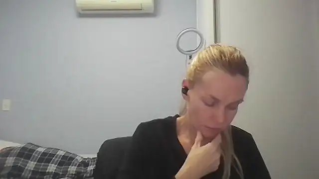 Snapshot of Annylove1 chatting on 11, 5, 2026 Annylove1 online show from 11, 5, 2026