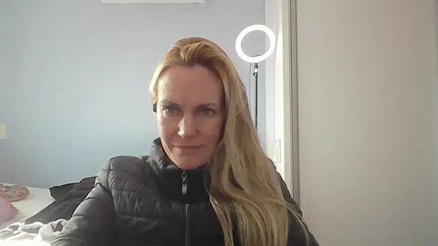 Snapshot of Annylove1 chatting on 11, 5, 2026 Annylove1 online show from 11, 5, 2026