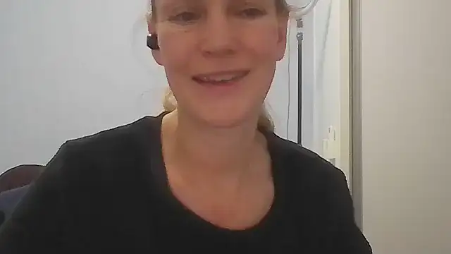 Snapshot of Annylove1 chatting on 27, 5, 2026 Annylove1 online show from 27, 5, 2026