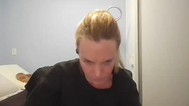 Snapshot of Annylove1 chatting on 7, 6, 2026 Annylove1 online show from 7, 6, 2026