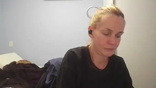 Snapshot of Annylove1 chatting on 8, 6, 2026 Annylove1 online show from 8, 6, 2026