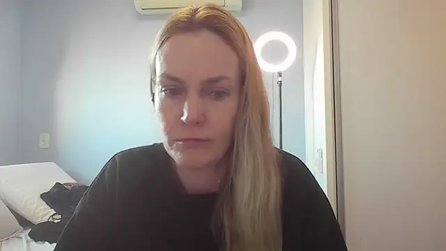 Snapshot of Annylove1 chatting on 8, 6, 2026 Annylove1 online show from 8, 6, 2026