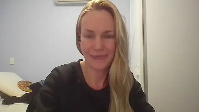 Snapshot of Annylove1 chatting on 9, 6, 2026 Annylove1 online show from 9, 6, 2026