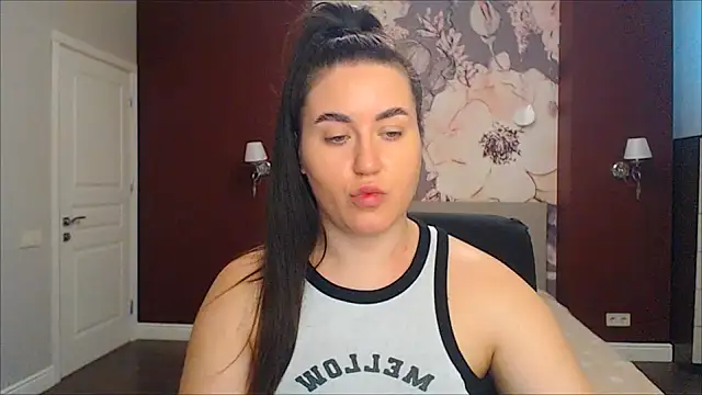 Roxie Bradley online show from 3, 1, 2025