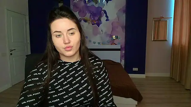 Roxie Bradley online show from 28, 1, 2025