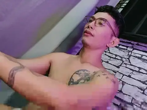 xlovercum online show from 11, 4, 2026