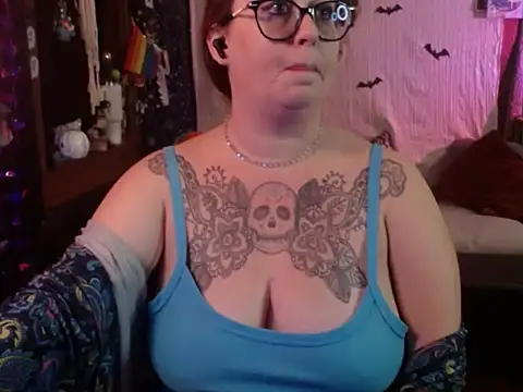 Snapshot of edgexchaos chatting on 30, 10, 2025 edgexchaos online show from 30, 10, 2025