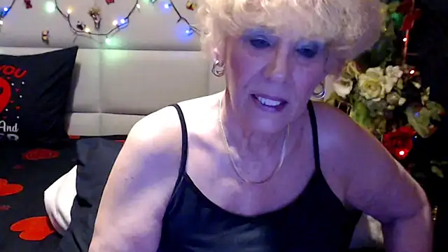 Snapshot of HappyWomanOn chatting on 18, 6, 2026 HappyWomanOn online show from 18, 6, 2026