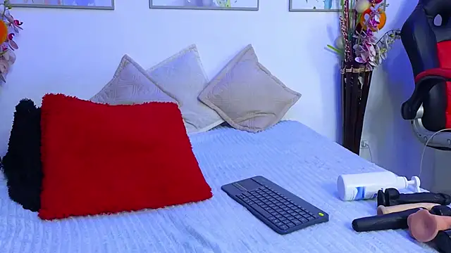 Snapshot of Marianaa_Lopezz chatting on 11, 12, 2024 Marianaa Lopezz online show from 11, 12, 2024