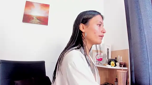 nia  white online show from 3, 11, 2025