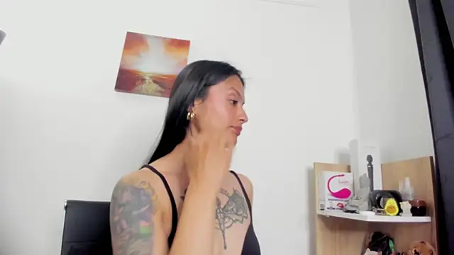 nia  white online show from 25, 5, 2026