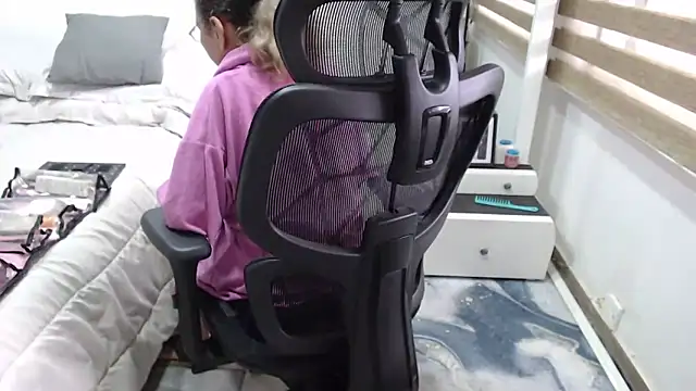 jesy hot online show from 8, 4, 2026