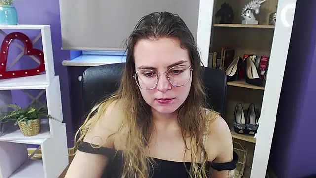 Zoey Erotic online show from 13, 2, 2025