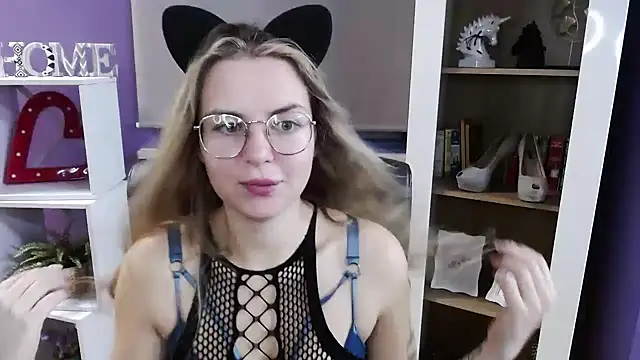 Zoey Erotic online show from 31, 10, 2025