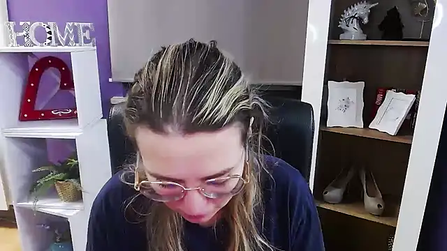 Zoey Erotic online show from 17, 12, 2025