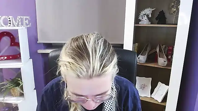 Zoey Erotic online show from 17, 2, 2026