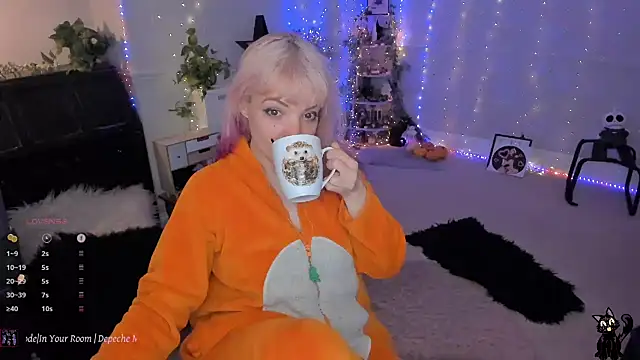 AliceW0lf online show from 9, 1, 2025