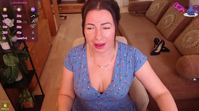 Snapshot of LauraClarck chatting on 3, 5, 2026 LauraClarck online show from 3, 5, 2026